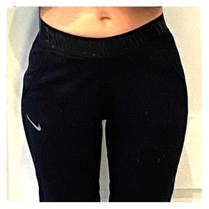 Nike cozy black capris with pockets